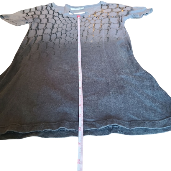 Sugar & Rox By Buckle Womens Grey Ombre Cut Out V-neck Tee Size Medium - Picture 8 of 9